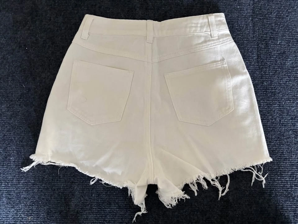 New White High-Waisted Denim Shorts - photo 3