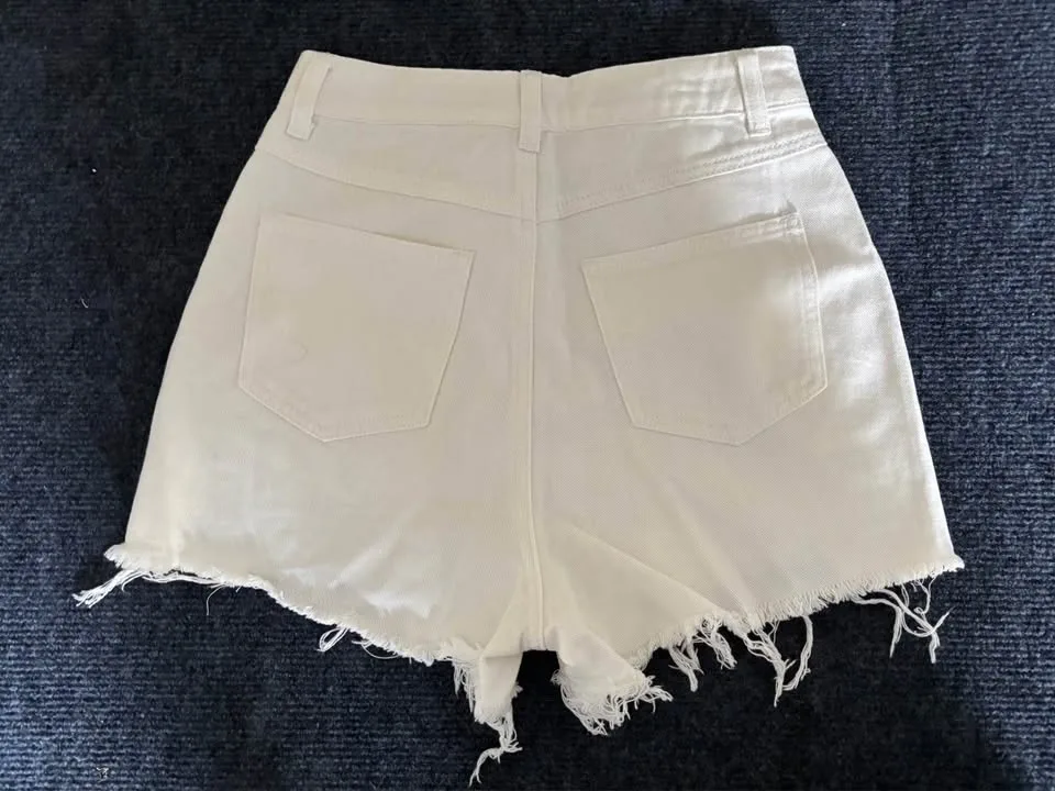 New White High-Waisted Denim Shorts - photo 3