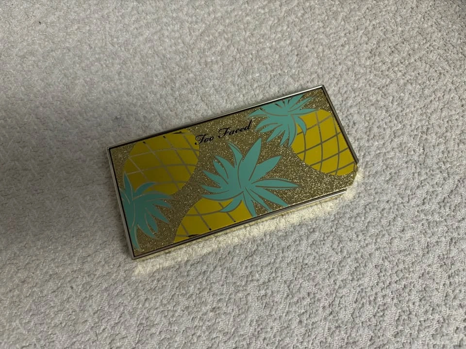 Too Faced Tutti Frutti Sparkling Pineapple Eyeshadow Palette - photo 3