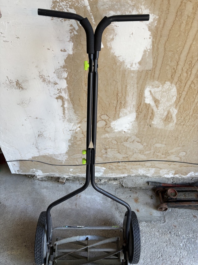 Earthwise 14 Inch Hand Mower - photo 2