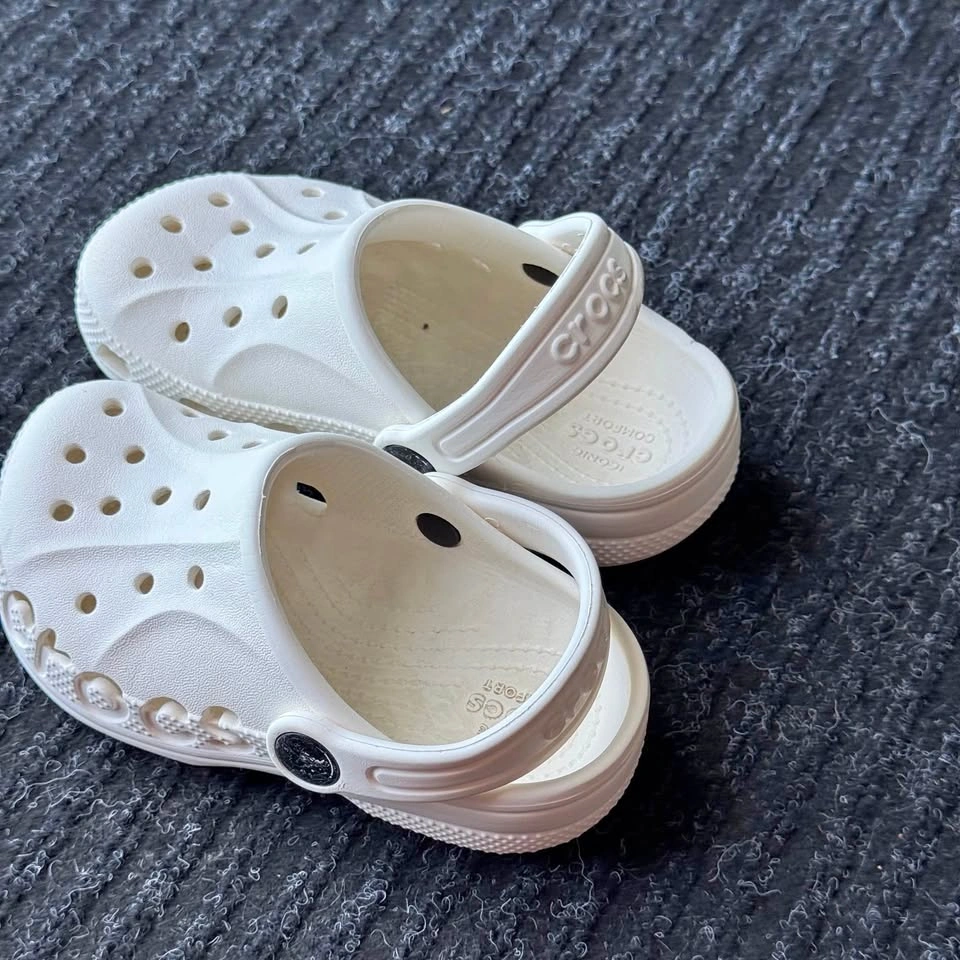 Kids White Crocs Clogs. Kids Size 9