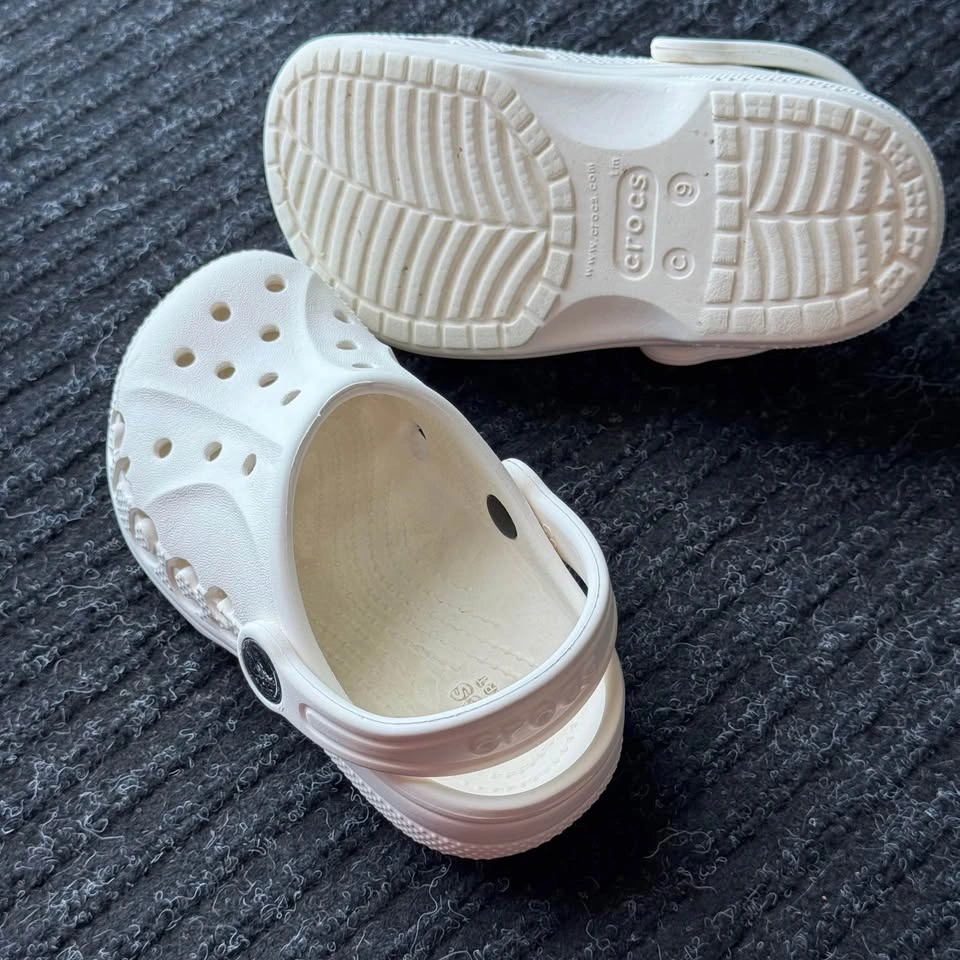 Kids White Crocs Clogs. Kids Size 9 - photo 2