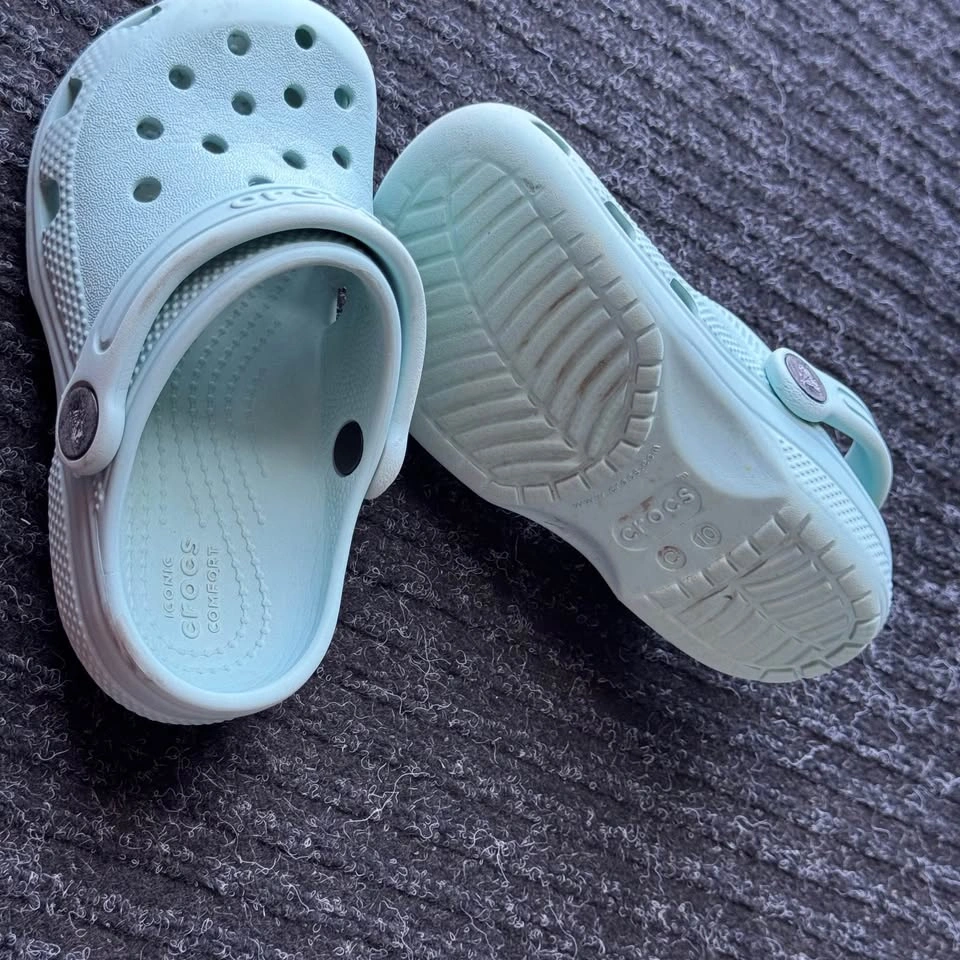 sky blue crocs clogs - photo 2