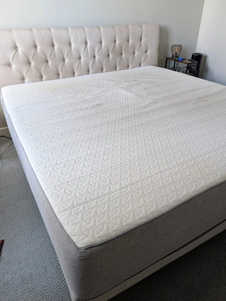 King Wood Bed Frame + 12" Mattress + 2 FREE Large Foam Pillows - photo 4