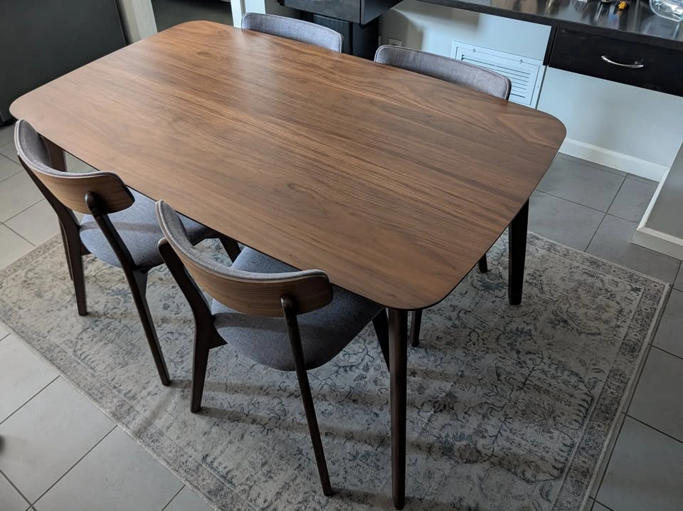 Dining Table set with 4 Chairs – Gently Used, Very Good Conditio