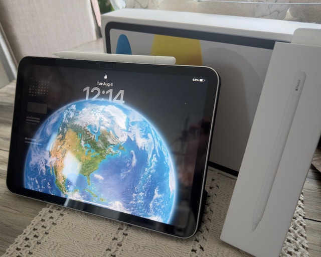 iPad A16 (128GB) + Apple Pencil USB-C Bundle