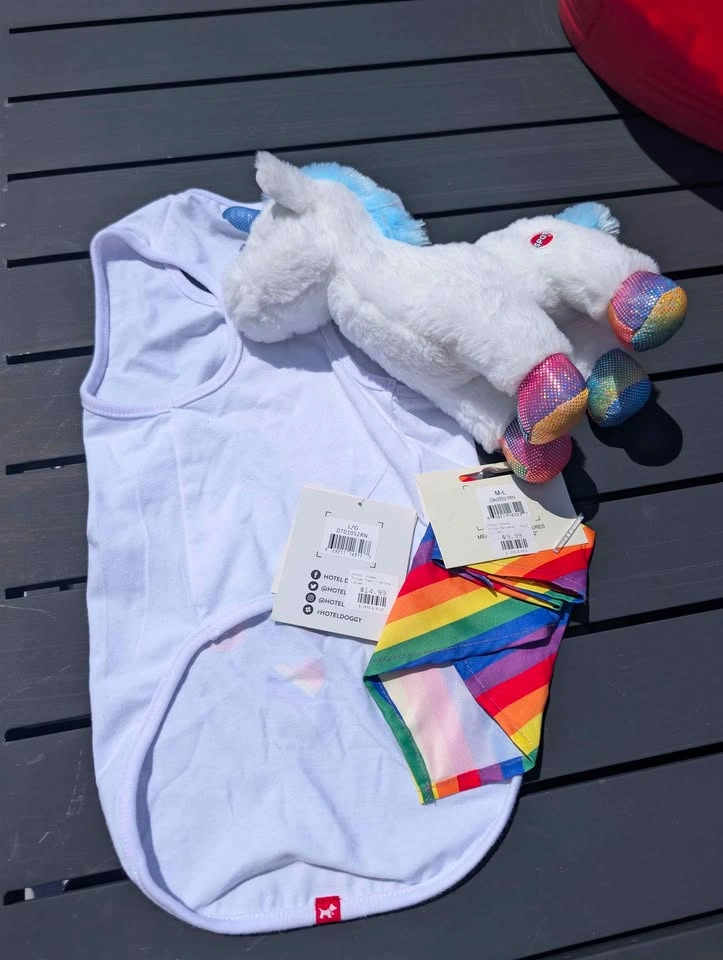 Hotel Doggy Pride Pet Tank, Bandana, and Unicorn Toy Set - photo 2