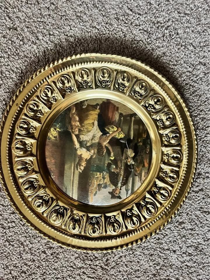 Vintage Peerage Brass Wall Hanging Plates (Pair) – Made in Engla - photo 2