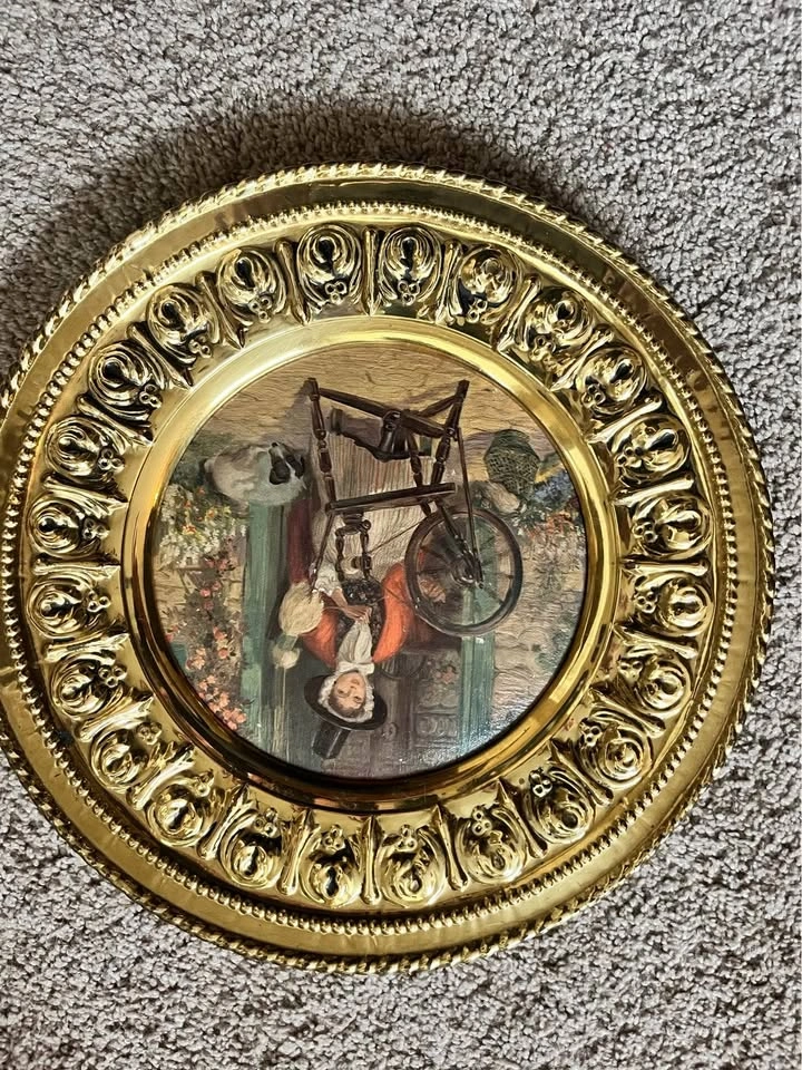 Vintage Peerage Brass Wall Hanging Plates (Pair) – Made in Engla - photo 3
