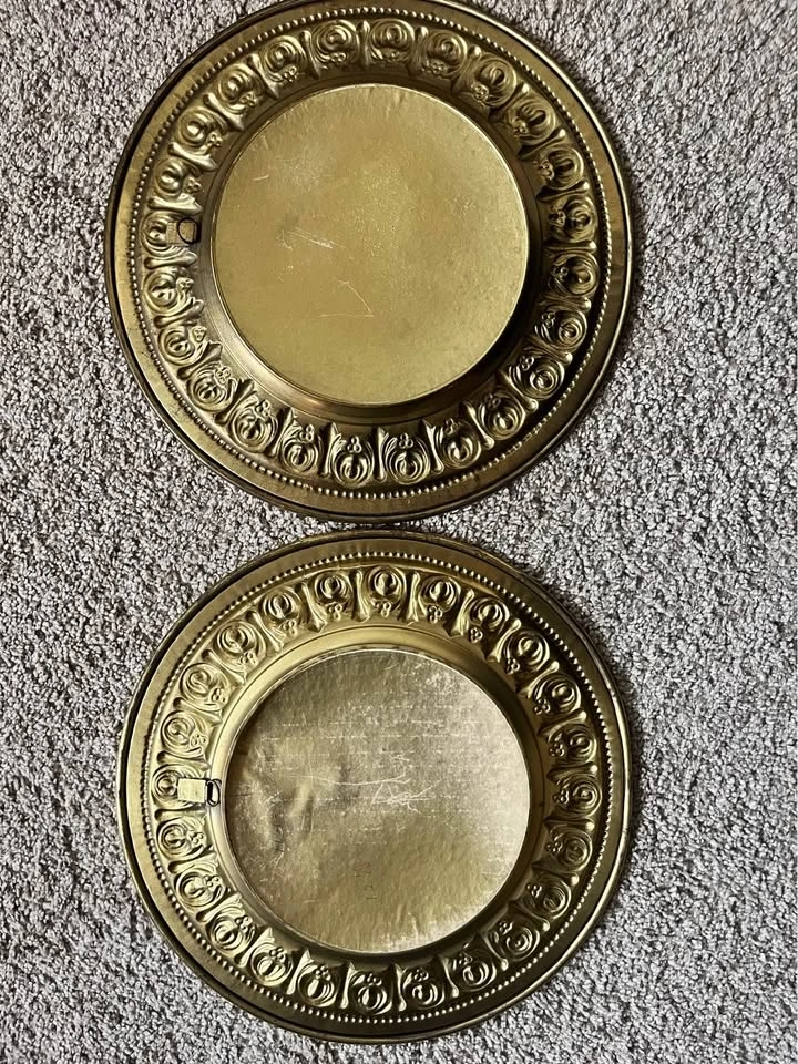 Vintage Peerage Brass Wall Hanging Plates (Pair) – Made in Engla - photo 4