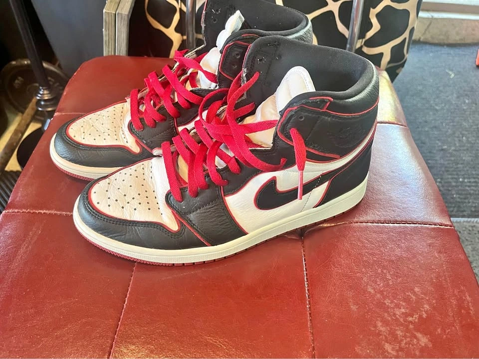 Nike Air Jordan 1 Retro High OG Bloodline