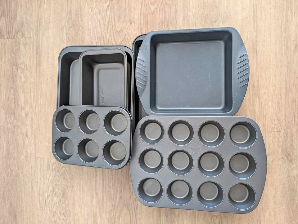Wilton, Betty Crocker, and Pillsbury Bakeware Set