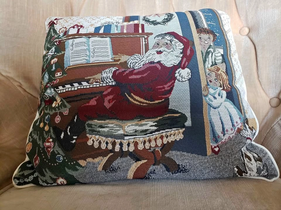 CHRISTMAS CUSHION