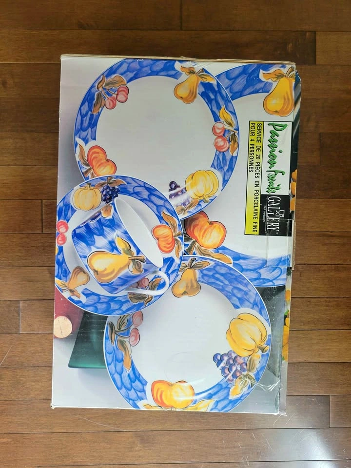 Brand New Passion Fruits Gallery 20 Piece Fine China Set