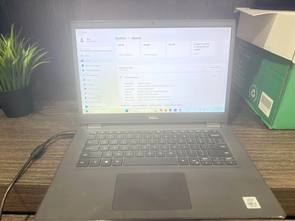 Dell Latitude 3410 Laptop - photo 3