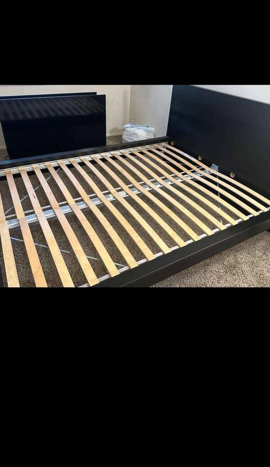 Queen bed frame - photo 2