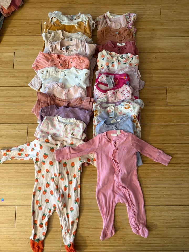 Baby Girl Clothes Lot (0–12 Months) | Gap, Disney + More - photo 4