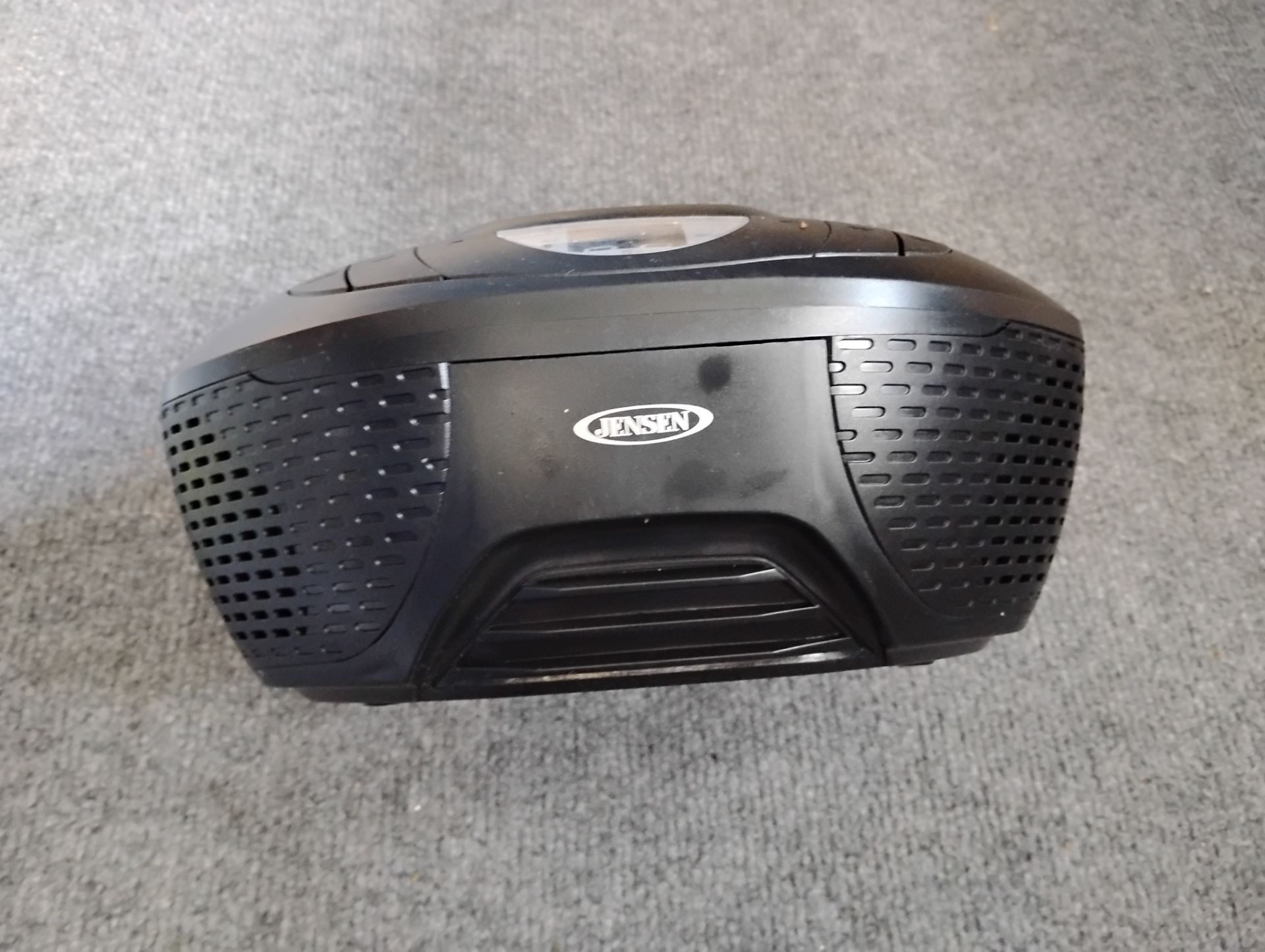 Jensen Portable CD player with AM/FM - photo 3