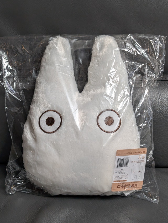 My Neighbour Totoro - 13" White Totoro Die Cut Plush Cushion - photo 5