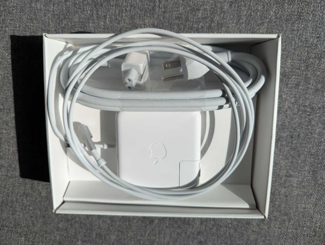Apple 60W MagSafe Power Adapter - photo 2
