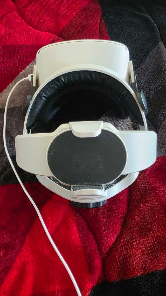 Meta Oculus Quest 2 - photo 2