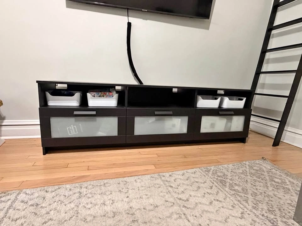 BRIMNES black glass door tv stand