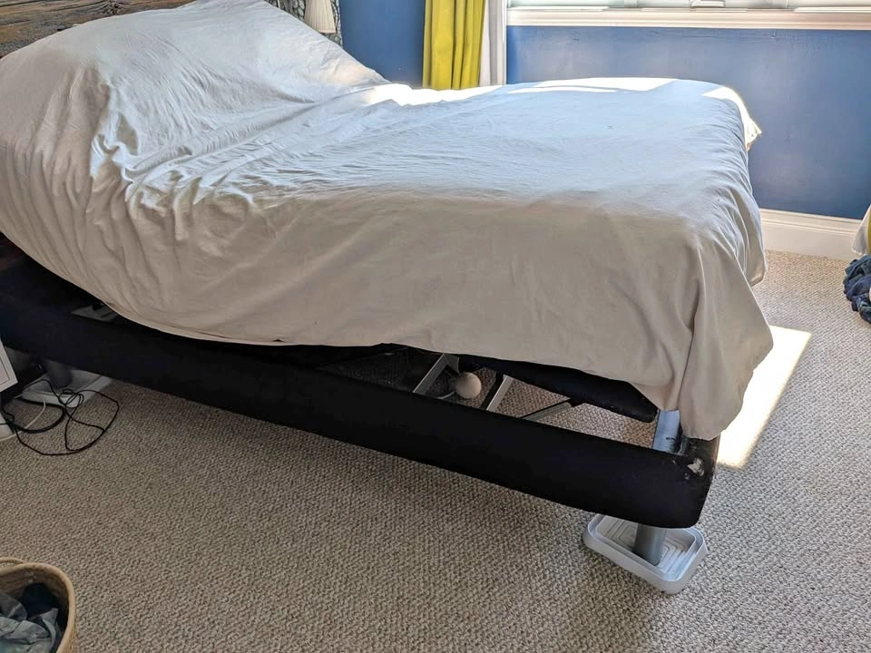 Queen Adjustable Bed Base with Massage & Zero Gravity