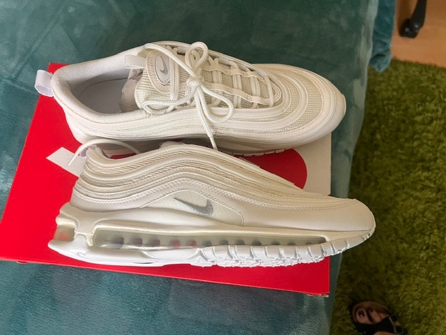 Nike Air Max 97 – Triple White – Men’s 8.5 – Brand New in Box