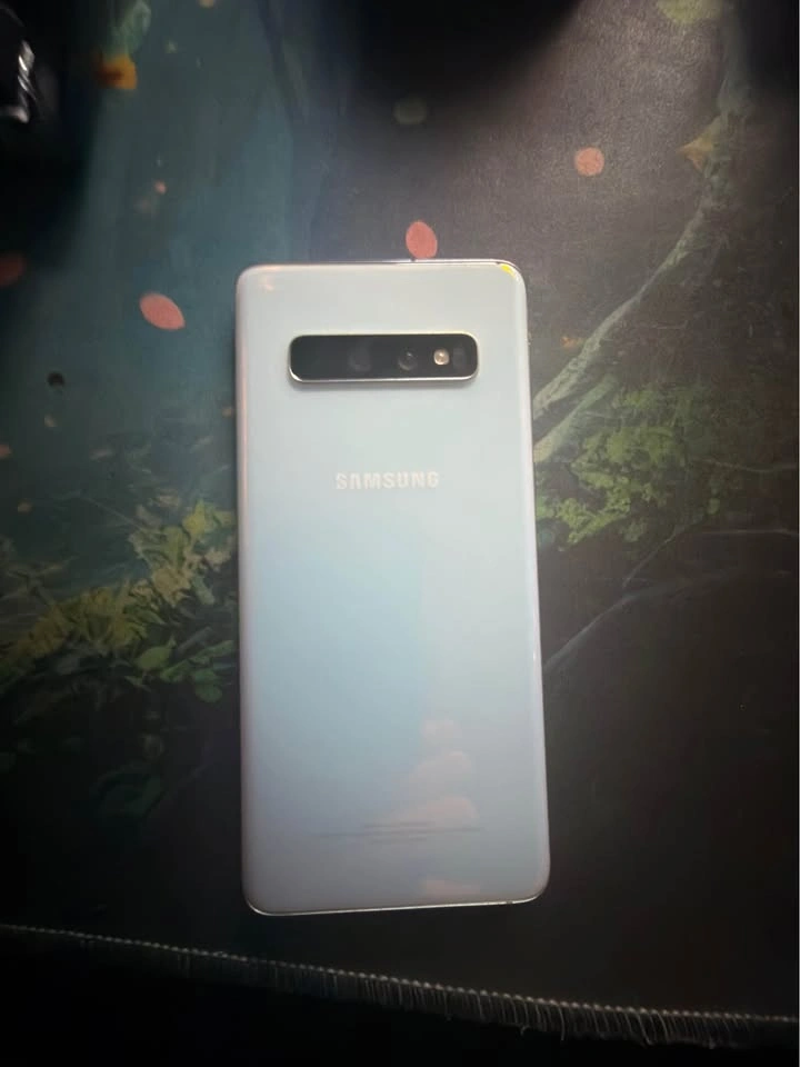 Samsung Galaxy S10 Edge - photo 2