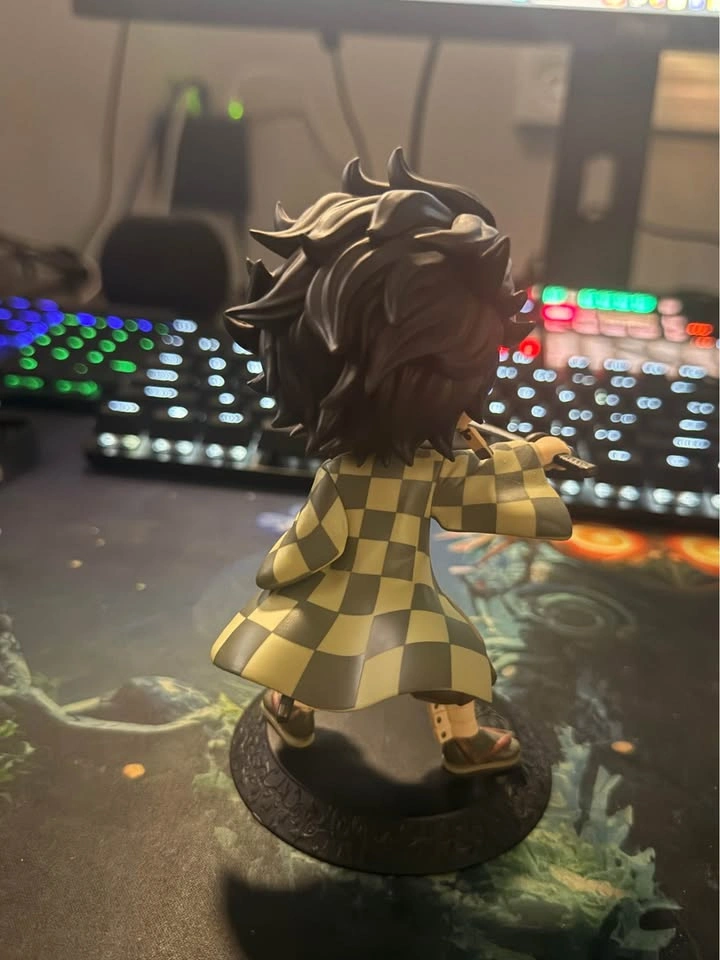 Tanjiro ALT colours figure - photo 2