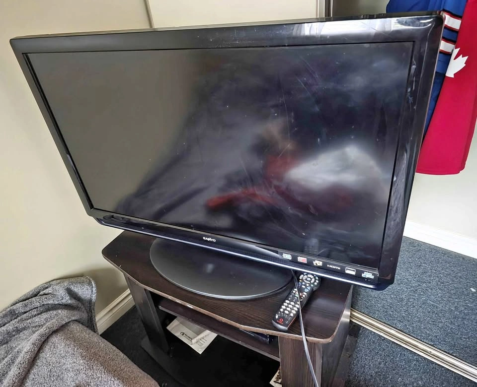 Non smart Sanyo lcd tv plus curved tv stand