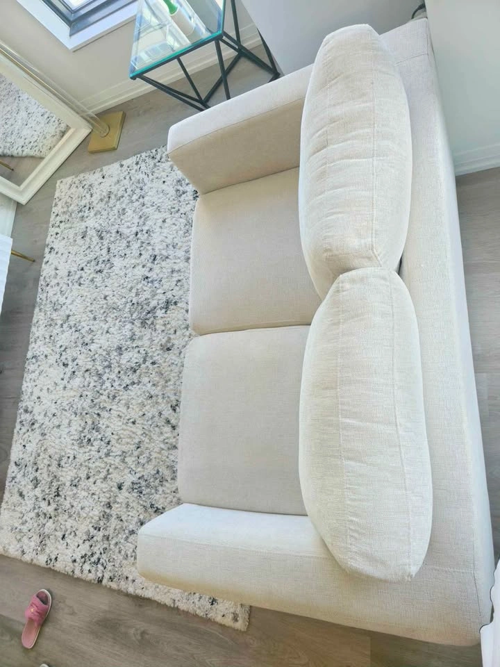 Leon's Micah Loveseat – Beige | Excellent Condition - photo 2