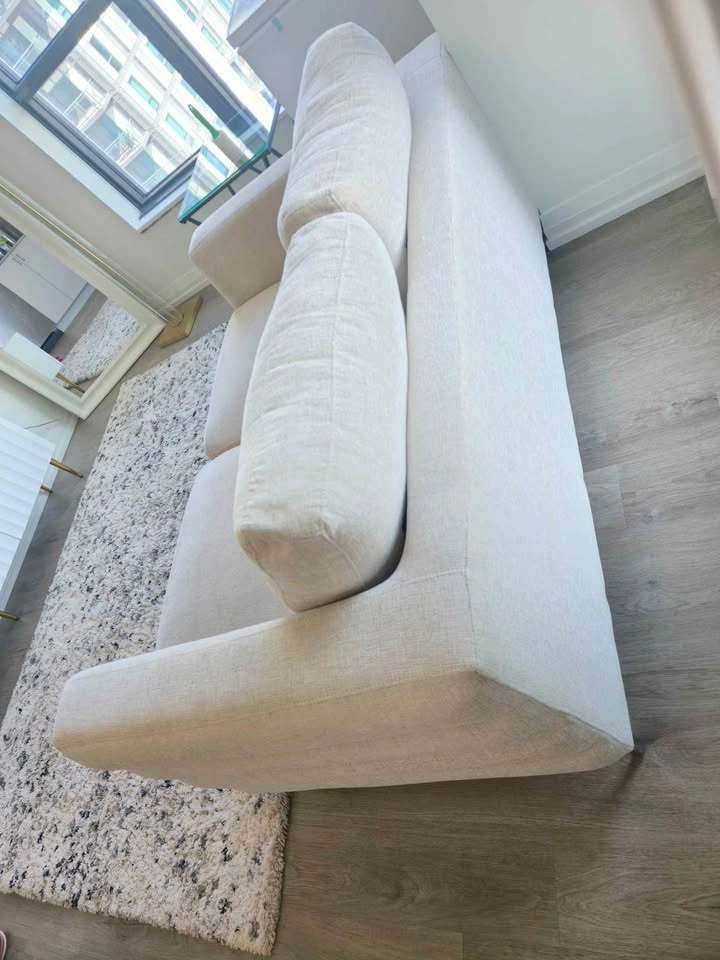 Leon's Micah Loveseat – Beige | Excellent Condition - photo 4