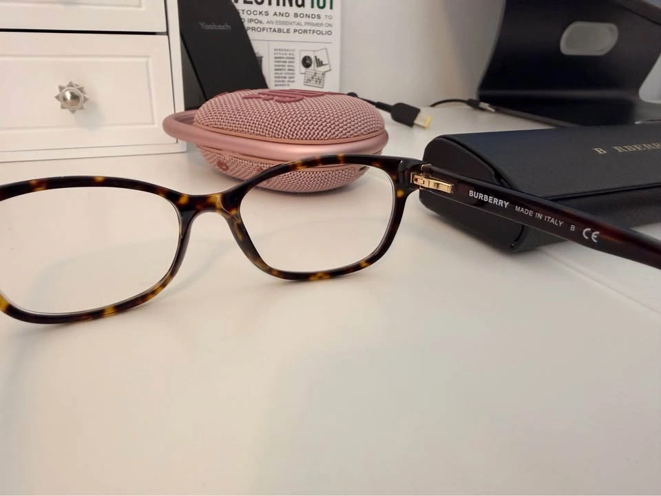 Burberry eyeglass frame - like new - photo 2