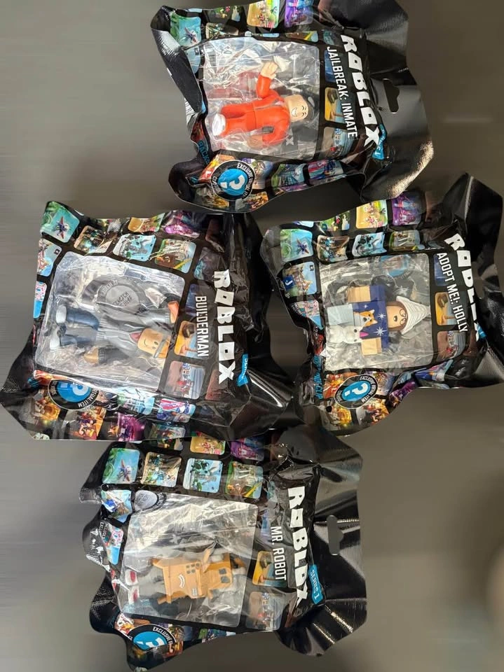Roblox Series 1 Backpack Clips Lot w/ display box - photo 4