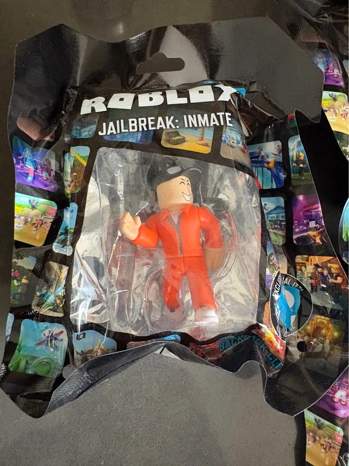 Roblox Series 1 Backpack Clips Lot w/ display box - photo 5