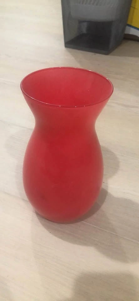 Red Glass Flower Vase - photo 2