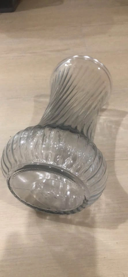 Clear Swirl Ribbed Glass Vase - photo 2