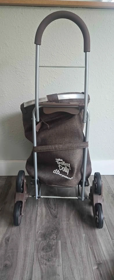Laundry hamper with wheels and handle - photo 4