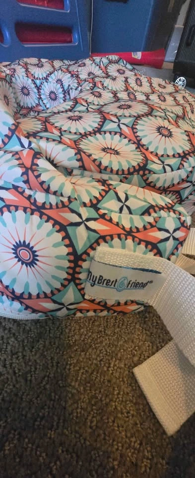 FREE - Nursing Pillow with adjustable waist strap - photo 2