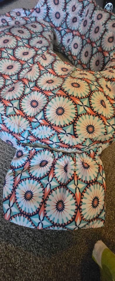 FREE - Nursing Pillow with adjustable waist strap - photo 3