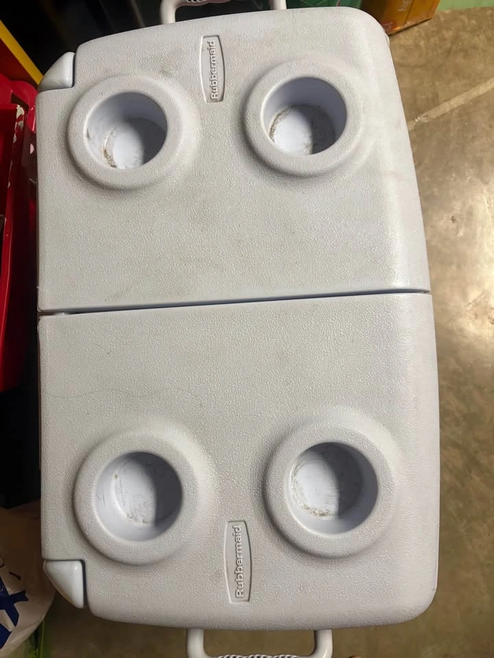 Rubbermaid Red and White Cooler - photo 3