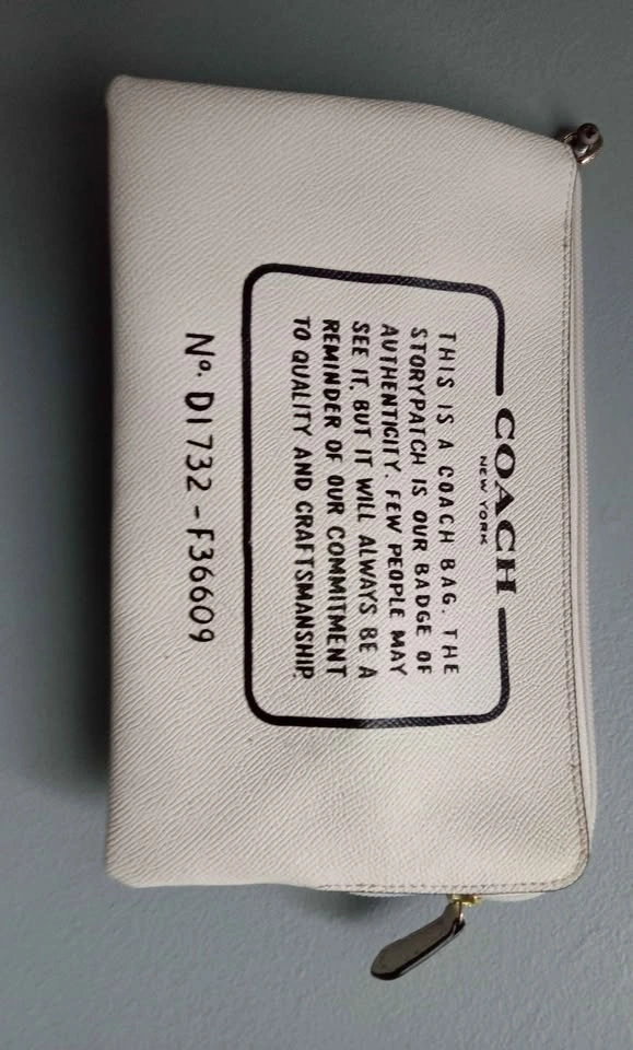 Coach F36609 Wristlet - photo 2