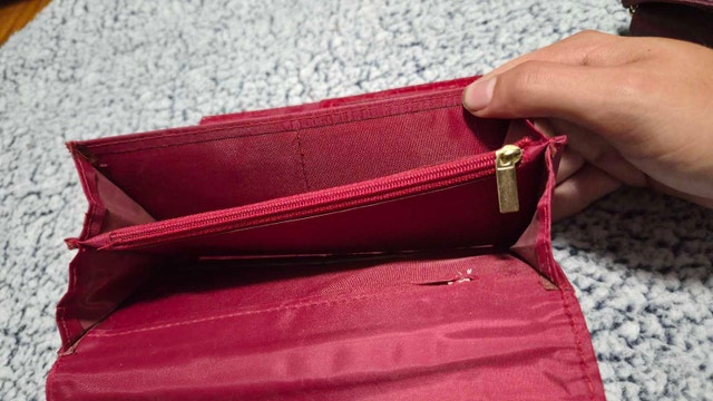 Guess Magenta Croc-Embossed Trifold Wallet - Oshawa Pickup - photo 2