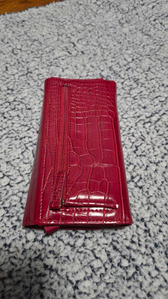 Guess Magenta Croc-Embossed Trifold Wallet - Oshawa Pickup - photo 3