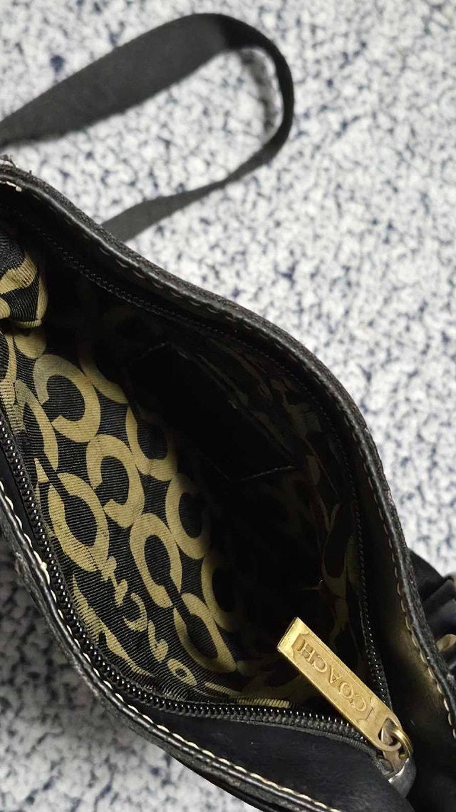 Y2K Style Black Crossbody Swingpack Bag - Oshawa Pickup - photo 3