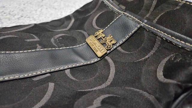 Y2K Style Black Crossbody Swingpack Bag - Oshawa Pickup - photo 4