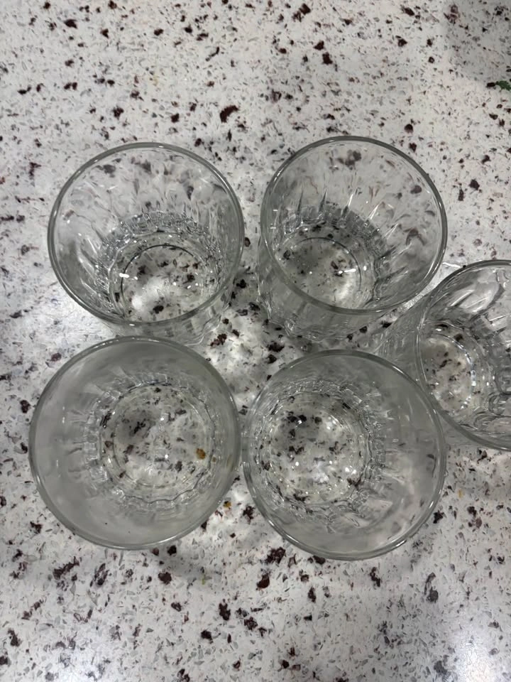 A set of old fashioned glasses - photo 2