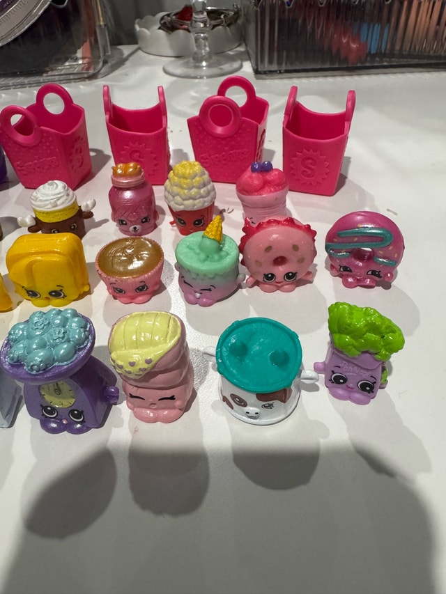 Shopkins Assorted Figures and Accessories - photo 3