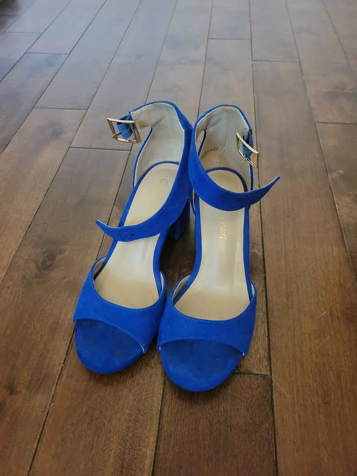 Dream Pairs Royal Blue Block Heel Sandals Size 5.5 - photo 2